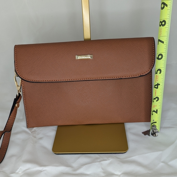 Elegant White and Tan Tote Set - Picture 7 of 7